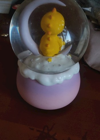 Sarı Figürlü Kar Küresi - Görsel 2