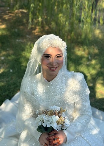 Duvaklı Uzun Kollu Beyaz A Kesim Gelinlik