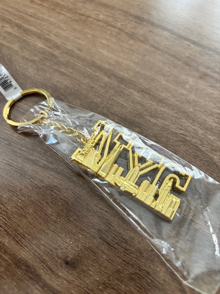 Parlak Zincir Detaylı Altın Renkli New York City Anahtarlık - Görsel 2