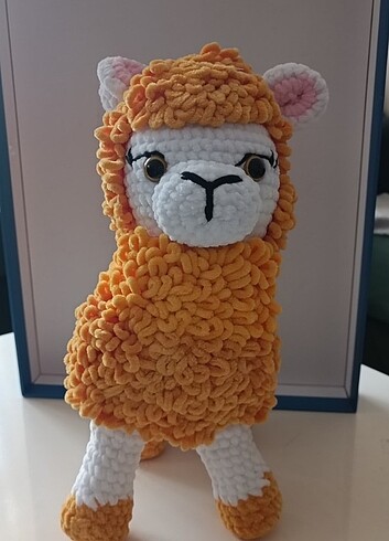 Kıvırcık Turuncu Kadife İpten El Örgüsü Amigurumi Kuzu