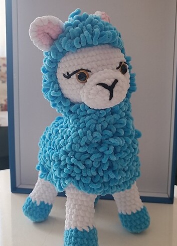 Kıvırcık Mavi Kadife İpten El Örgüsü Amigurumi Kuzu
