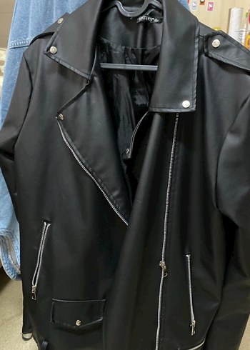 Kadın Siyah Deri Kemerli Kısa Ceket - Görsel 2