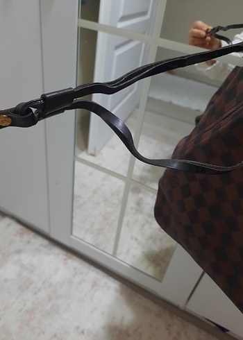 Louis Vuitton büyük kareli desenli canta - Görsel 4