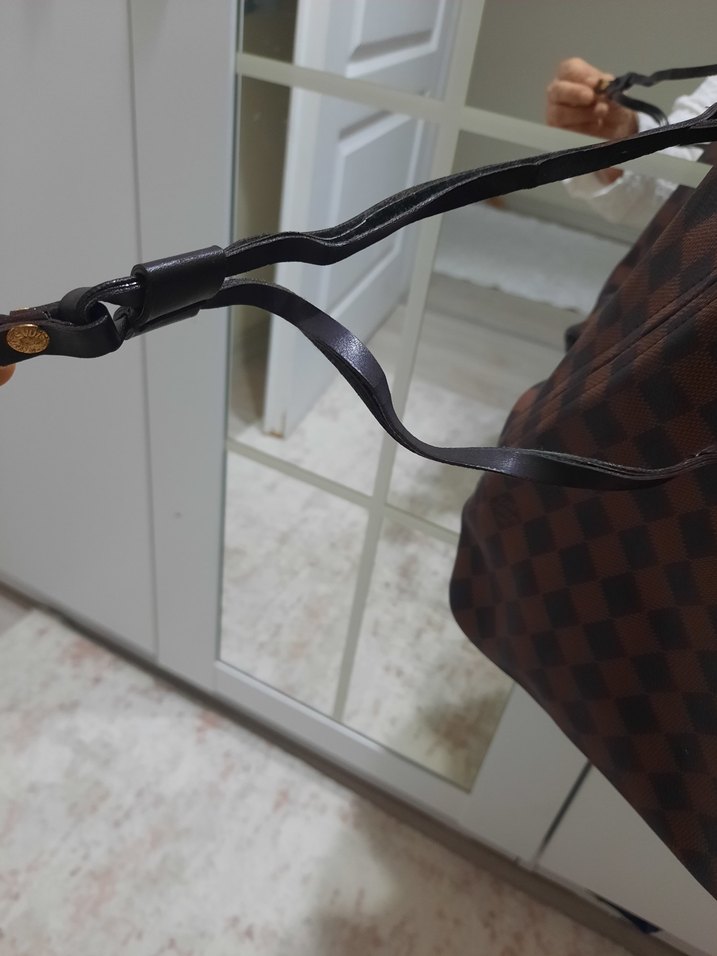 Louis Vuitton büyük kareli desenli canta - Görsel 4