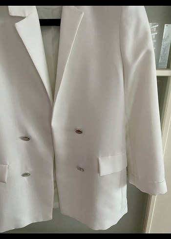 Düğmeli Beyaz Midi Kadın Blazer - Görsel 4