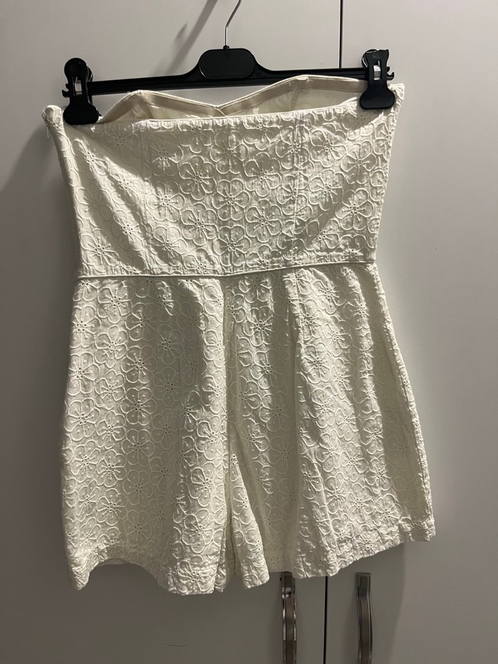 Dantel İşlemeli Beyaz Straplez Mini Tulum - Görsel 2