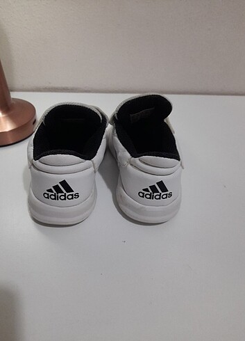 23 Beden beyaz Renk Adidas bebek spor ayakkabısi