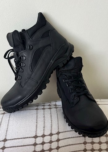 Siyah Bağcıklı Kadın Erkek Bot - Görsel 3