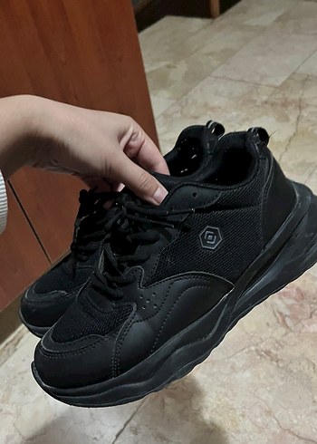 Siyah Bağcıklı Kadın Spor Ayakkabı - Görsel 2