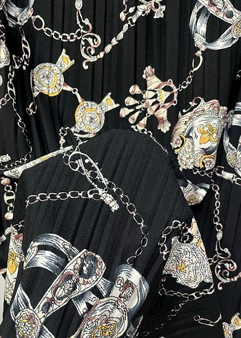 Zincir Detaylı Siyah Uzun Piliseli Desenli Etek - Görsel 2