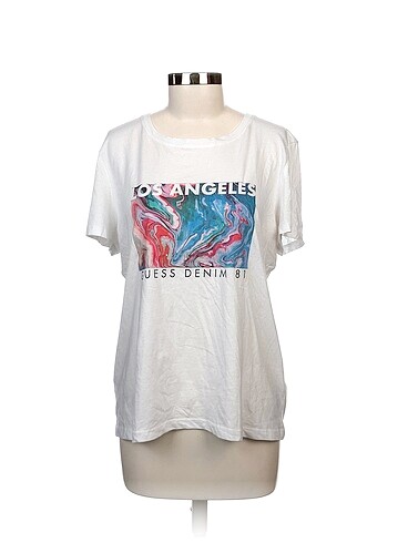 Guess T-shirt %70 İndirimli.