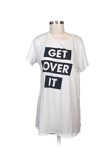 Defacto T-shirt %70 İndirimli.