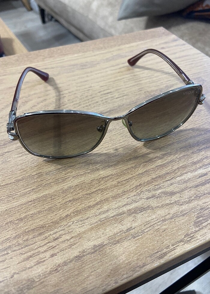 Vogue markalı Güneş Gözlüğüm - Görsel 2
