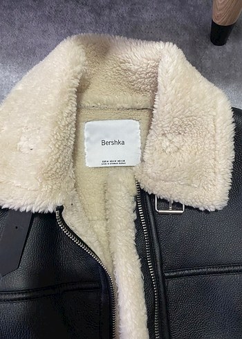 m Beden siyah Renk Bershka Deri Ceket