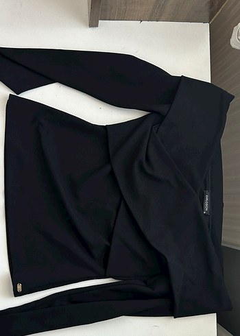 Siyah omuz detay bluz - Görsel 2