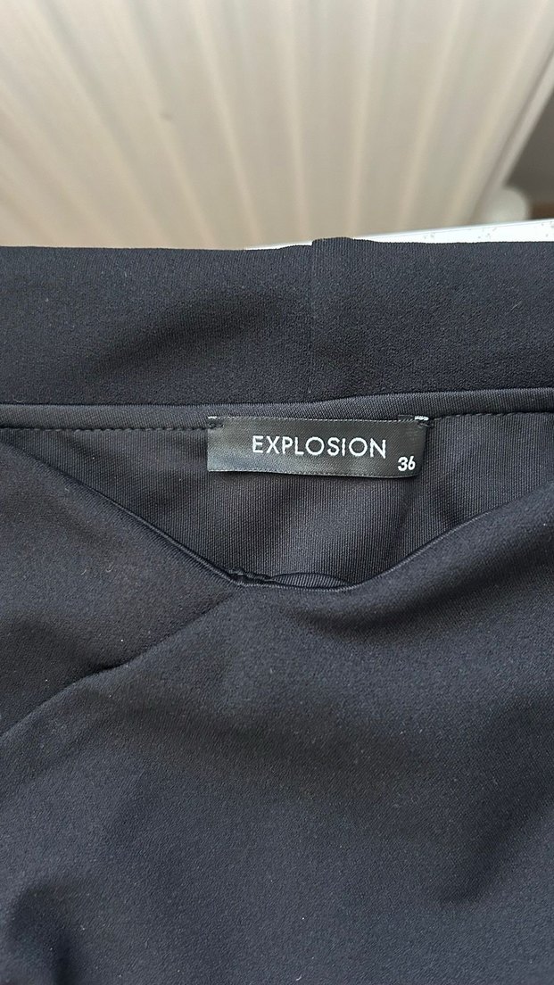 Siyah omuz detay bluz - Görsel 3