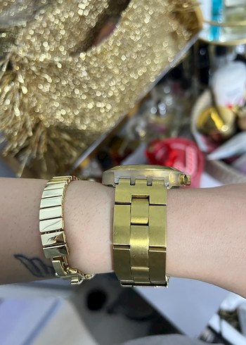 Parlak Altın Renkli Kadın Kol Saati - Görsel 2