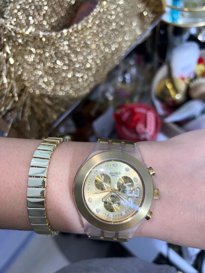 Parlak Altın Renkli Kadın Kol Saati - Görsel 4