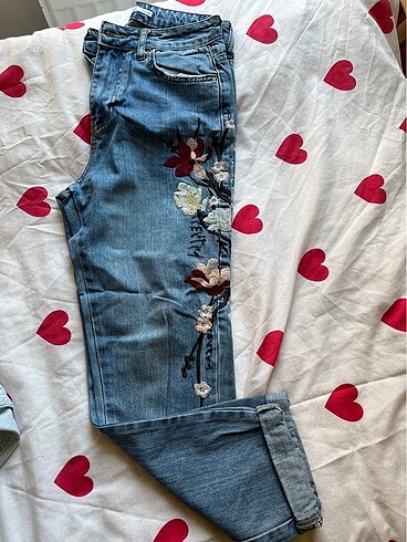 Çiçek İşlemeli Mom Jeans