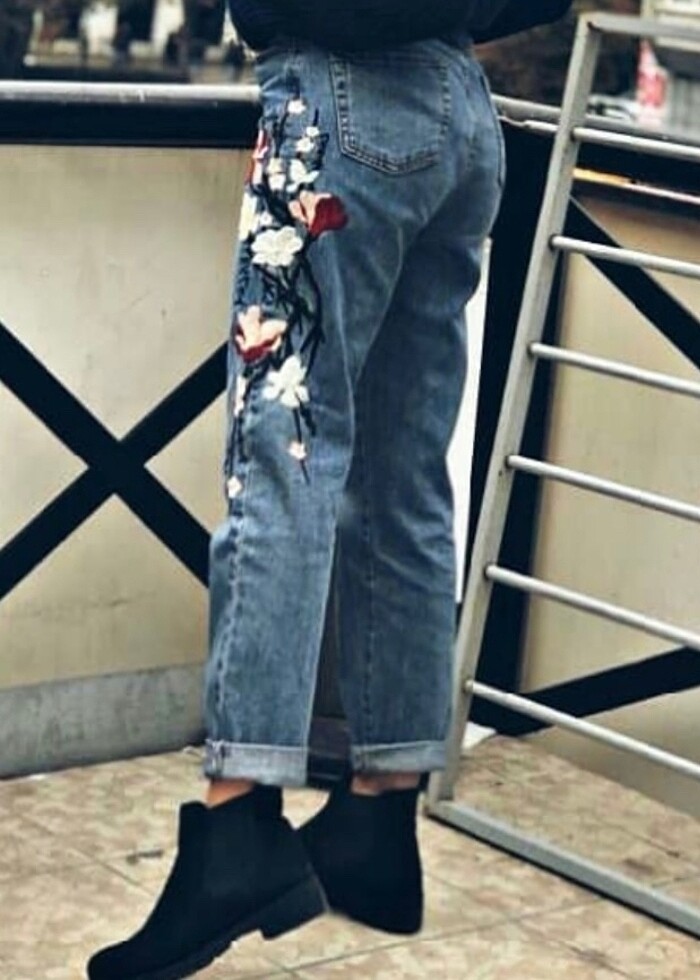 Çiçek İşlemeli Mom Jeans - Görsel 5