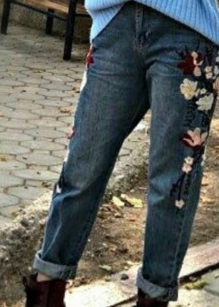Çiçek İşlemeli Mom Jeans - Görsel 4