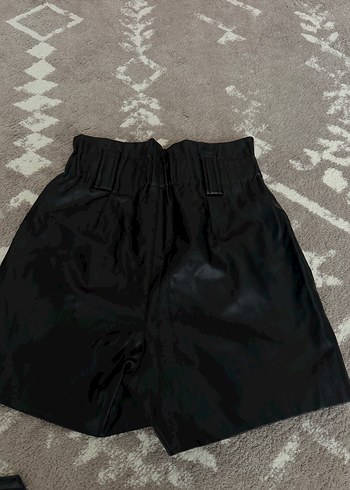 Kadın Siyah Deri Mini Kemerli Şort - Görsel 3