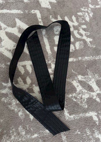 Kadın Siyah Deri Mini Kemerli Şort - Görsel 4