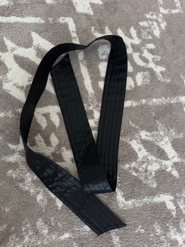 Kadın Siyah Deri Mini Kemerli Şort - Görsel 4