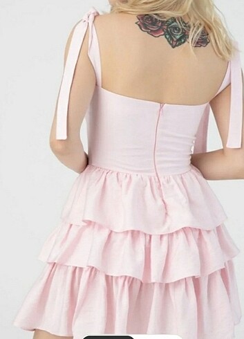 Pembe katlı mini elbise 