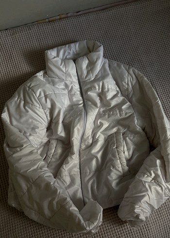 Beyaz şişme mont - Görsel 2