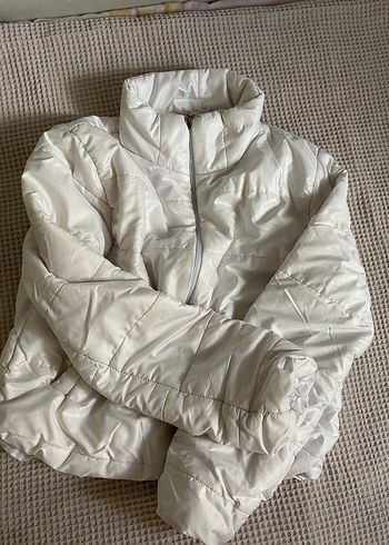 Beyaz şişme mont - Görsel 3