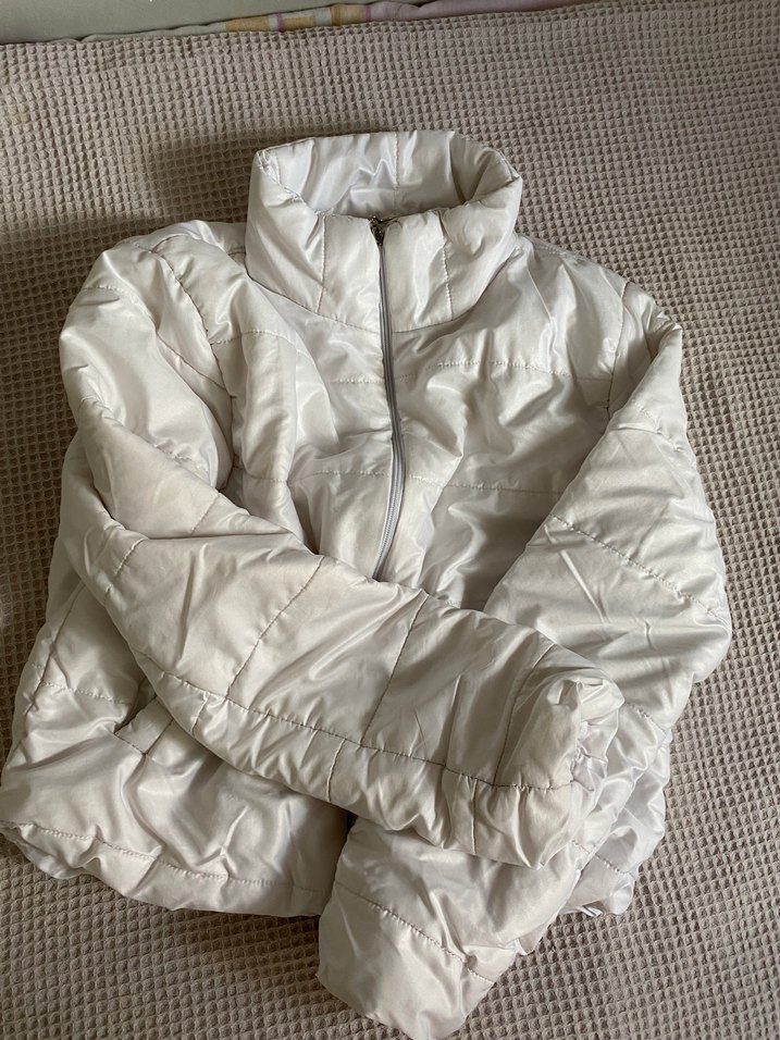 Beyaz şişme mont - Görsel 3