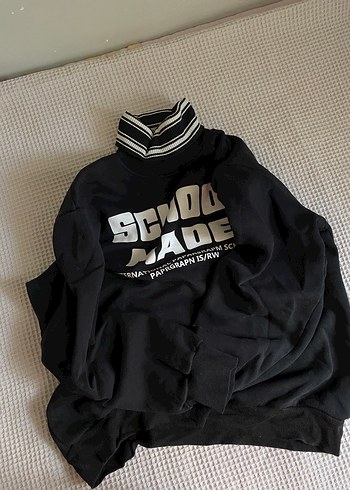 m Beden Siyah Baskılı Boğazlı Oversize Sweatshirt