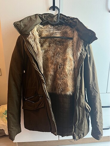 Zara Zara içi kürklü haki yeşil mont