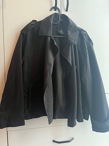 Stradivarius crop trençkot