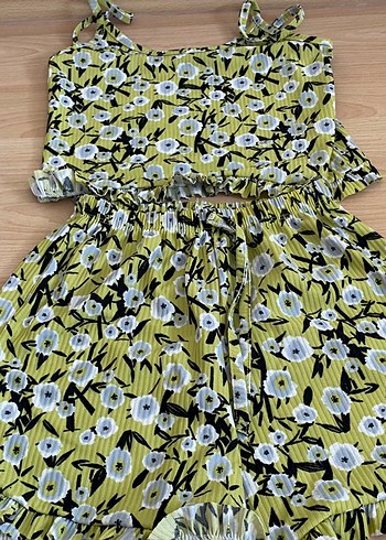 Sarı Çiçekli Pilili Mini Tulum