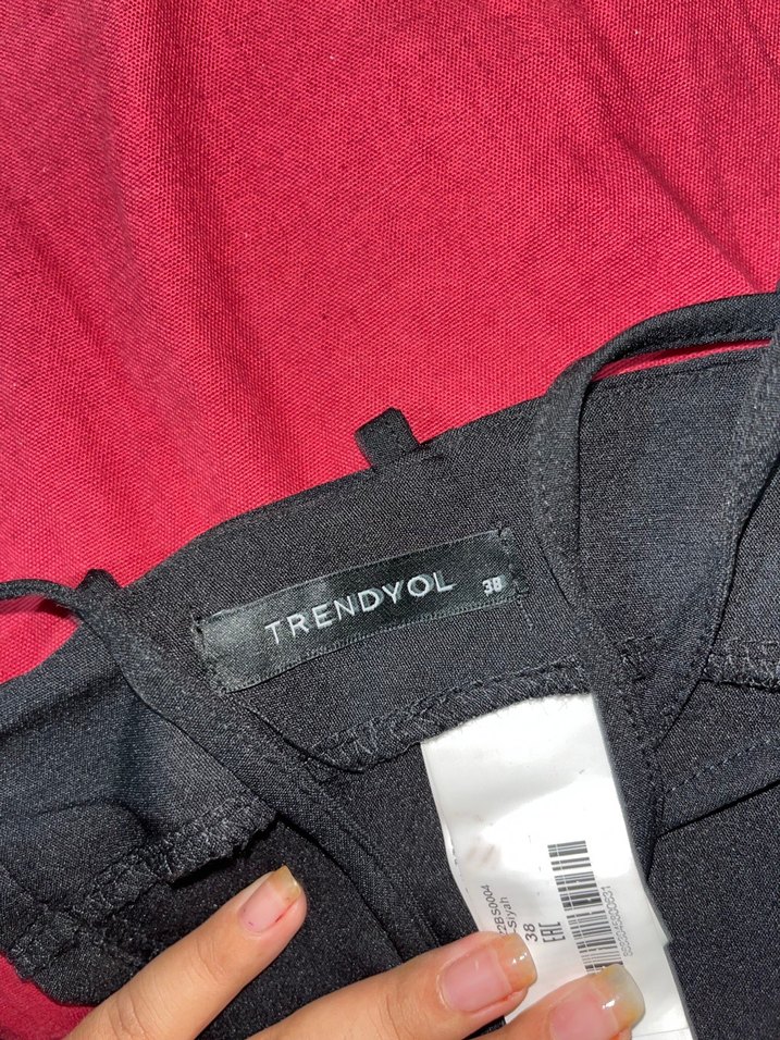 Arkadan bağlamalı straplez bluz - Görsel 3