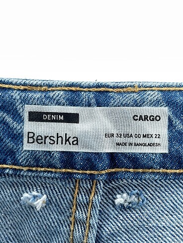 32 Beden mavi Renk Bershka Jean / Kot %70 İndirimli.