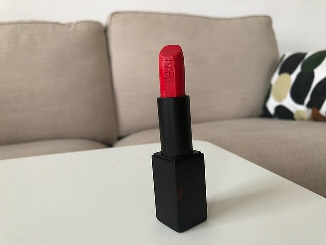 Nars mıknatıslı ruj