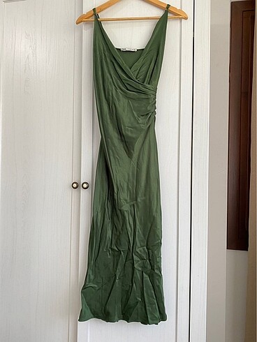 Zara saten elbise