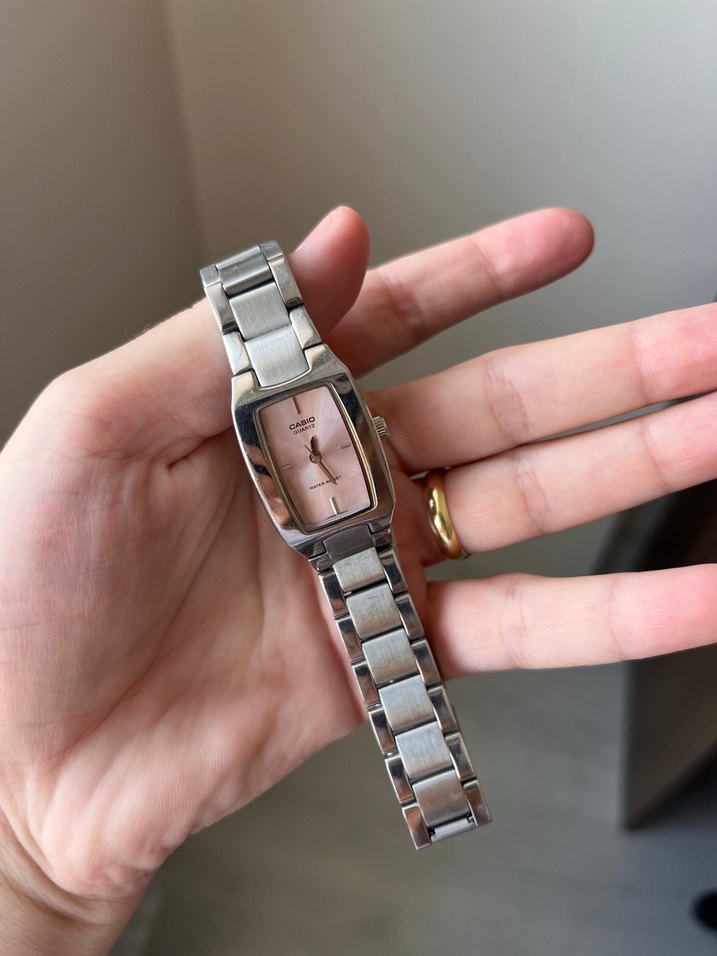 Klasik Gri Kadın Kol Saati - Görsel 2