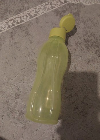 Sarı Kapaklı Plastik Su Şişesi - Görsel 2