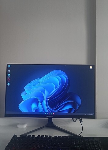 165HZ 1MS TEMİZ GARANTİLİ MONİTÖR
