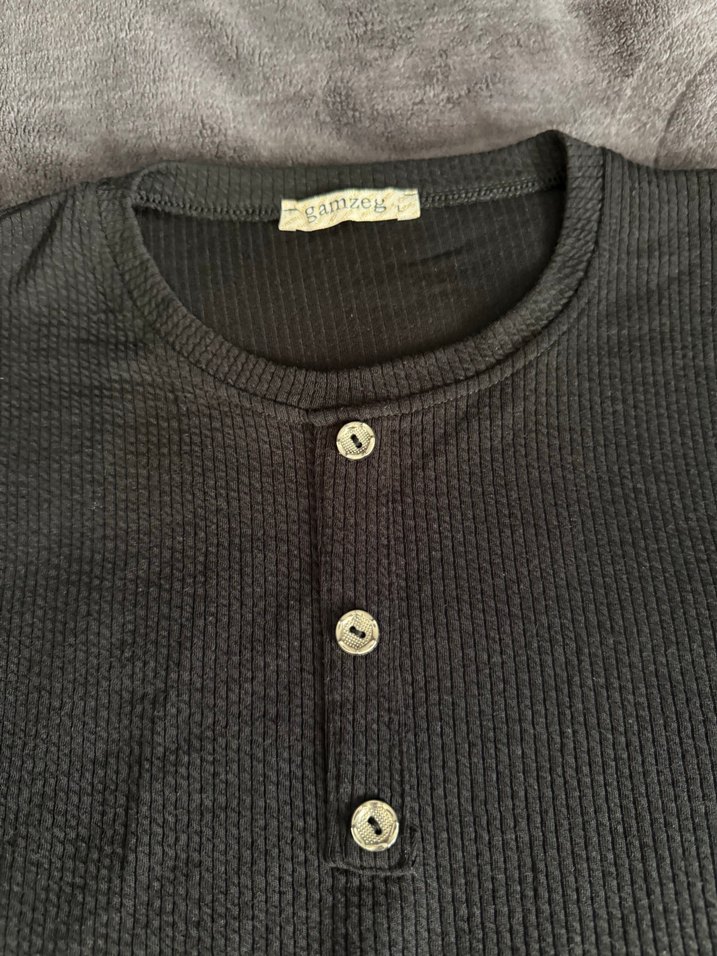 Gri Nakışlı Düğmeli Kadın Uzun Kollu Kazak - Görsel 3