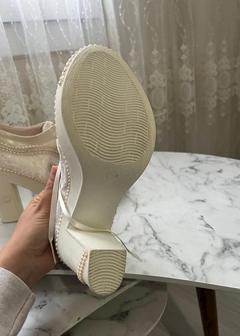 Dantel İşlemeli Beyaz Platform Topuklu Kadın Ayakkabı - Görsel 3