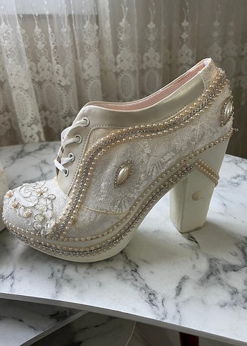 Dantel İşlemeli Beyaz Platform Topuklu Kadın Ayakkabı - Görsel 2