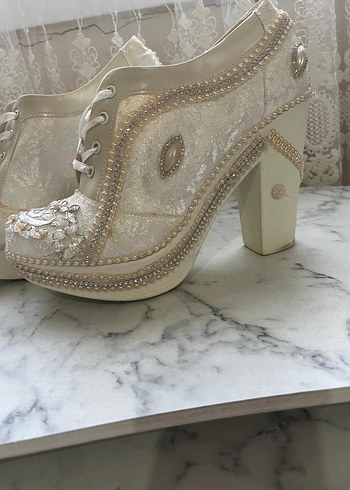 Dantel İşlemeli Beyaz Platform Topuklu Kadın Ayakkabı - Görsel 4
