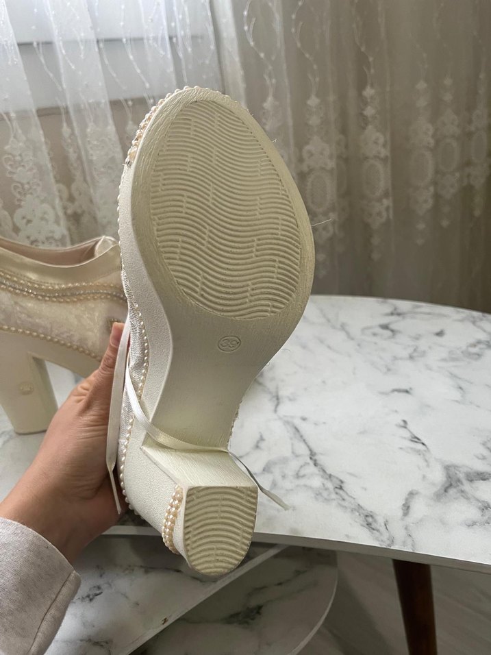 Dantel İşlemeli Beyaz Platform Topuklu Kadın Ayakkabı - Görsel 3