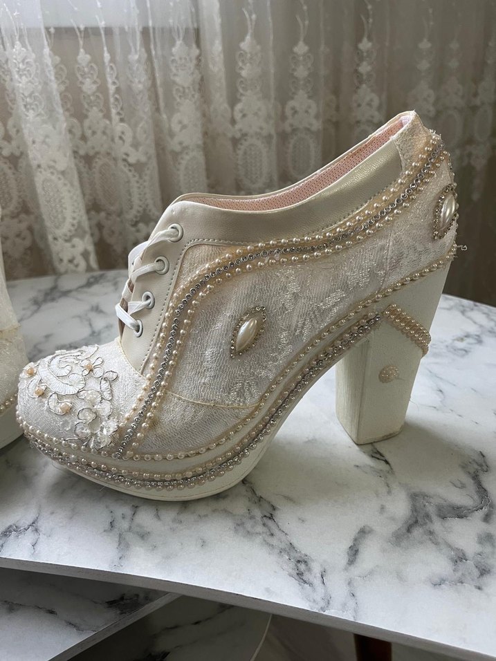 Dantel İşlemeli Beyaz Platform Topuklu Kadın Ayakkabı - Görsel 2