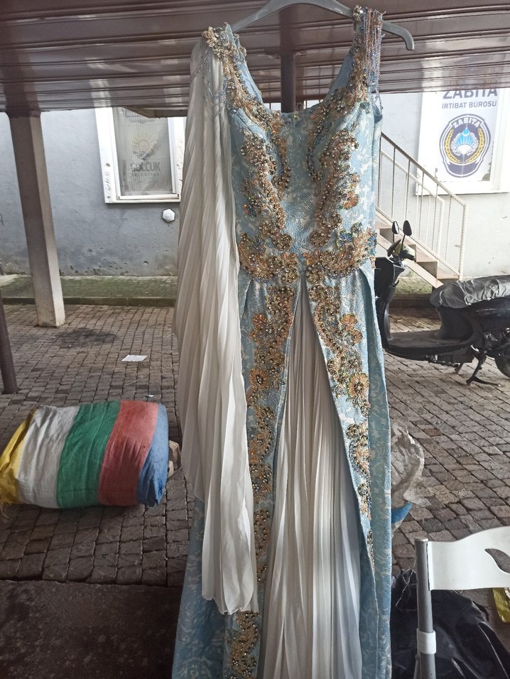 Mavi İşlemeli Drapeli Uzun Abiye Elbise - Görsel 2